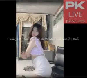 Hương Loli Thích Gặm Chuối Và Nhìn Trai Trẻ Đắm Đuối 1