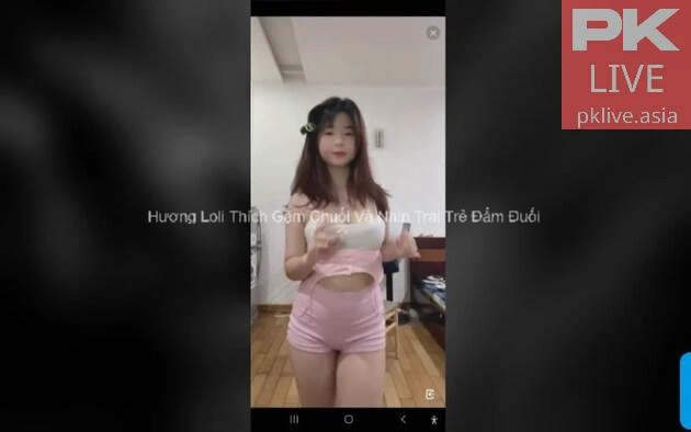 Hương Loli Thích Gặm Chuối Và Nhìn Trai Trẻ Đắm Đuối 6