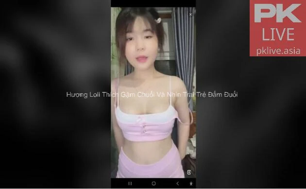 Hương Loli Thích Gặm Chuối Và Nhìn Trai Trẻ Đắm Đuối 7