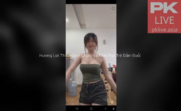 Hương Loli Thích Gặm Chuối Và Nhìn Trai Trẻ Đắm Đuối 8